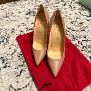 BARELY WORN Christian Louboutin Beige/Tan Pointed-Toe Leather Pumps - size 6.5